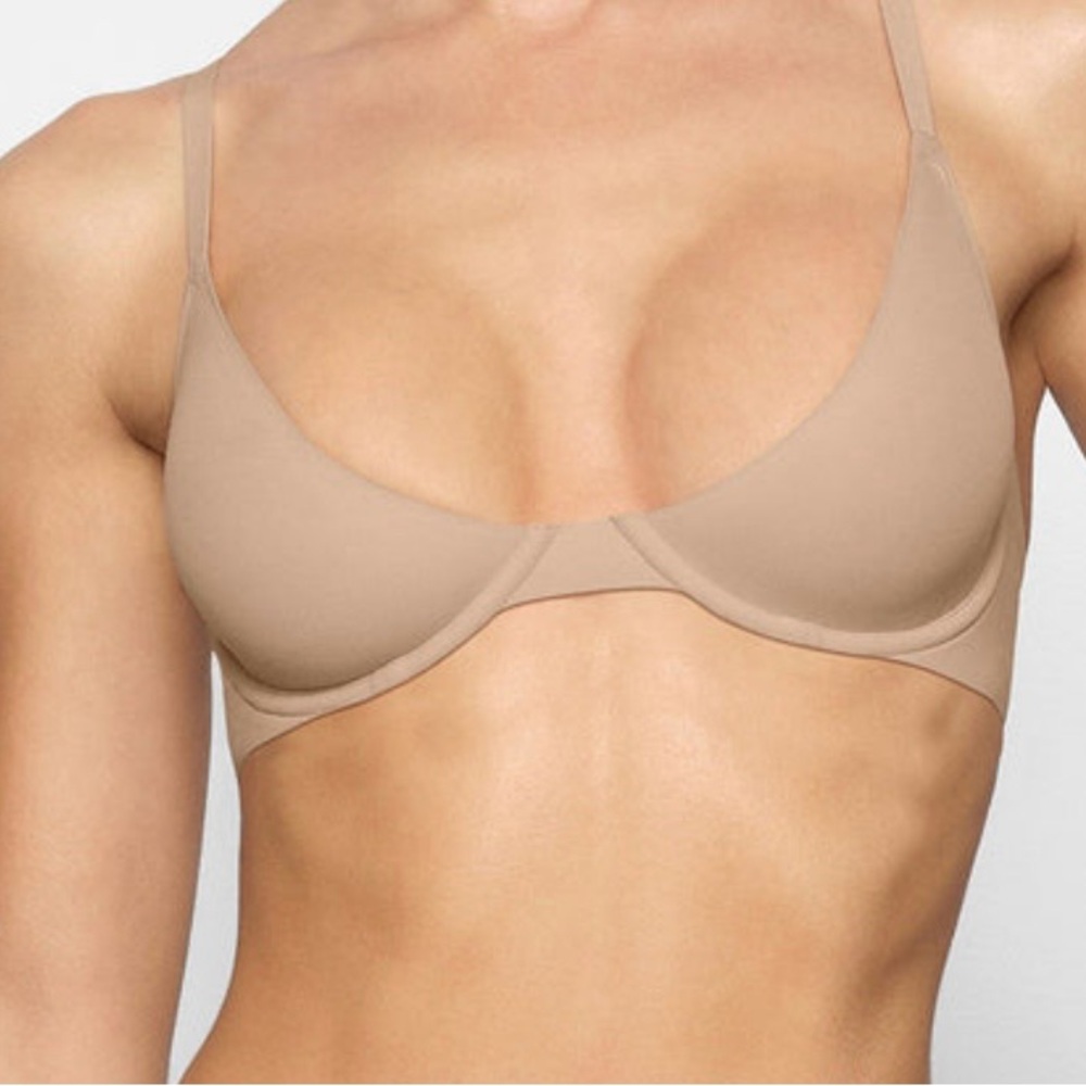 SKIMS Fits Everybody Scoop Plunge Bra in Nude/Mica 34B NWOT